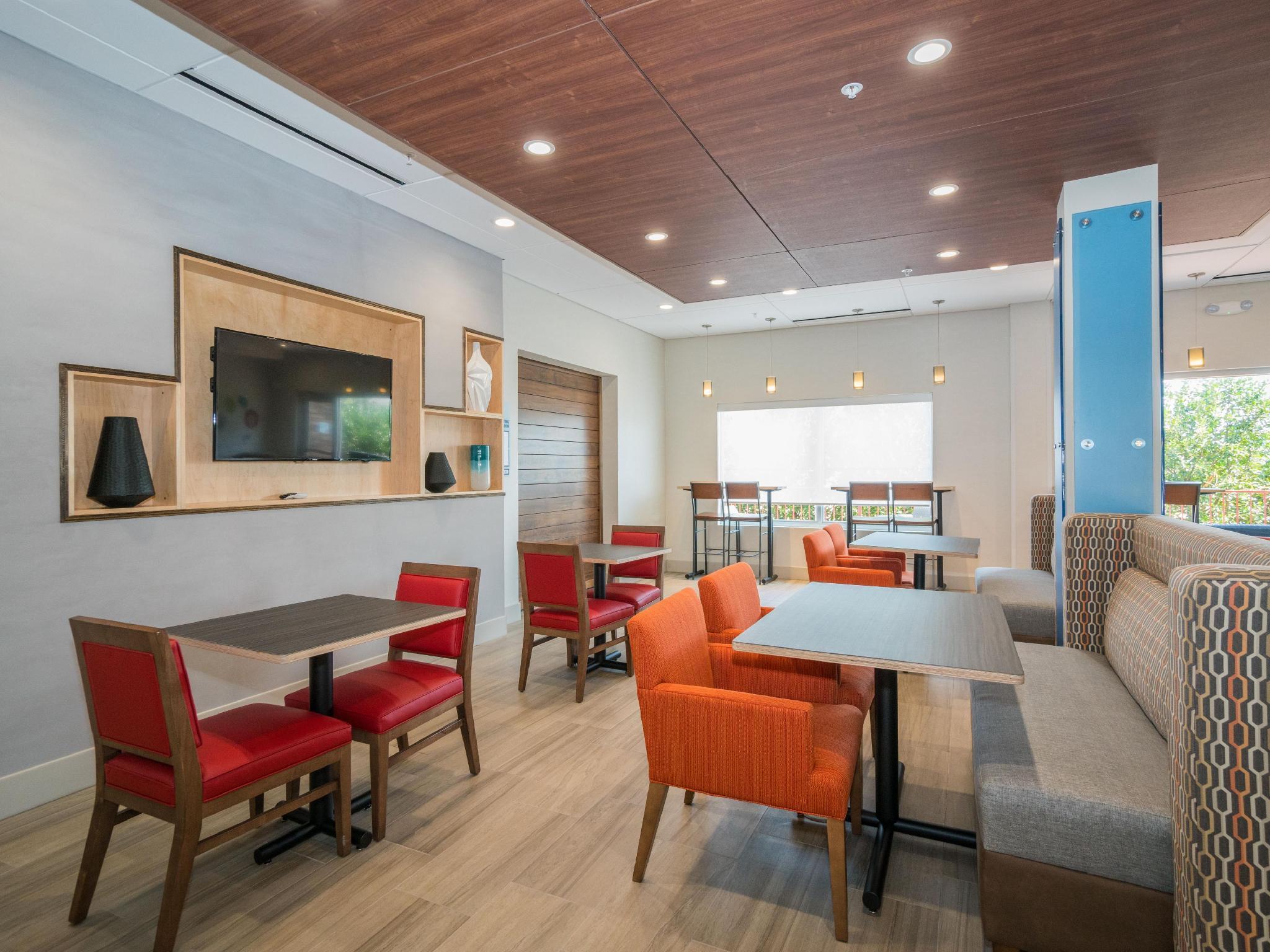 Holiday Inn Express & Suites - Southaven Central - Memphis By Ihg Bagian luar foto